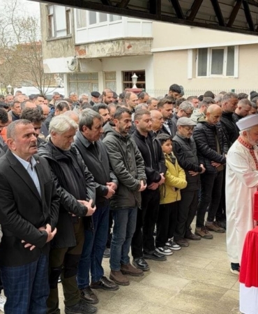 Eğlence mekanına gerçekleştirilen saldırıda ölen polis memuru son yolculuğuna uğurlandı