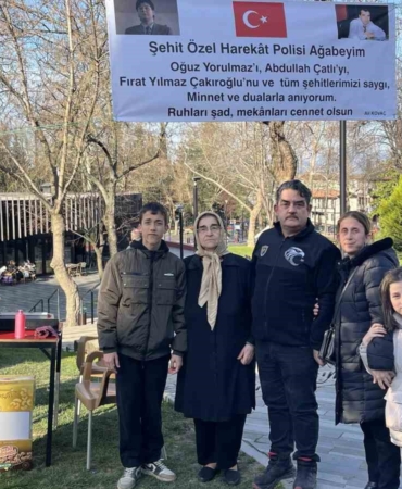 Şehitler için mevlit şekeri dağıttı