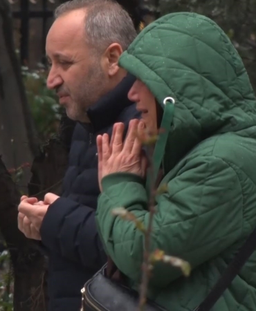 En acı bayram, Edirnekapı Şehitliği’nde gözyaşlarını tutamadı
