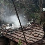 Kağıthane’de korkutan gecekondu yangını, evi yanan kadını mahalleli teselli etti