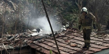 Kağıthane’de korkutan gecekondu yangını, evi yanan kadını mahalleli teselli etti