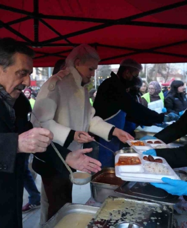 Bilecik’te iftar sevinci Cumhuriyet Meydanı’nda yaşandı