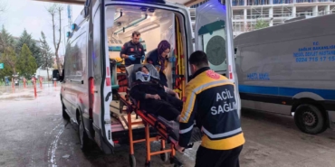 Kontrolden çıkan otomobil istinat duvarına çarptı: 4 yaralı