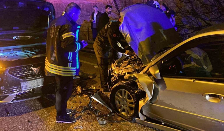 Yola dökülen sıvı kazaya sebep oldu: 3 yaralı