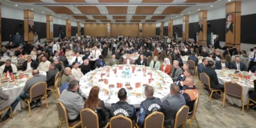 Esenyurt Belediye Başkan Vekili Can Aksoy, belediye personeli ile iftar programında bir araya geldi