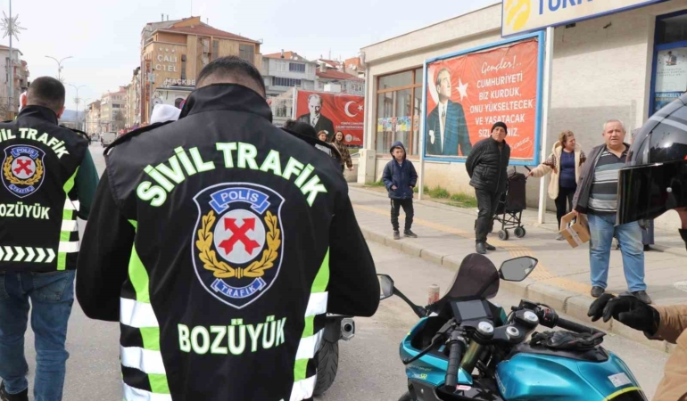 Bozüyük’te sivil trafik ekipleri göreve başladı