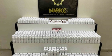 Edremit’te araçta 42 bin 600 sentetik ecza ele geçirildi