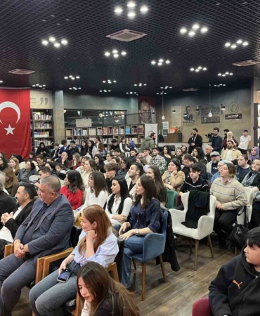 Gaziosmanpaşa’da 27 Mart Dünya Tiyatrolar Günü etkinliği düzenlendi