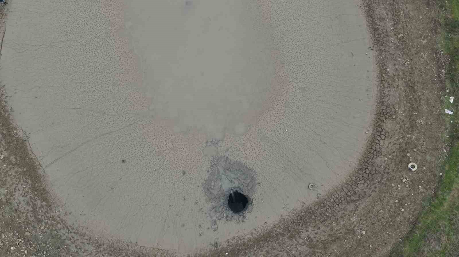 Obruk dev gölü yuttu