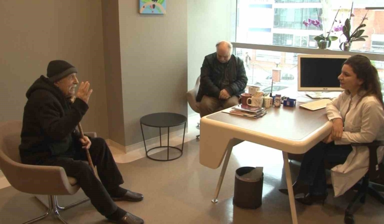 İnme geçiren 91 yaşındaki hastaya başarılı müdahale, uzmanlardan uyarı: "Dakikanın önemi var"