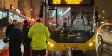 Üsküdar’da kırmızı ışıkta geçen yayaya İETT otobüsü çarptı