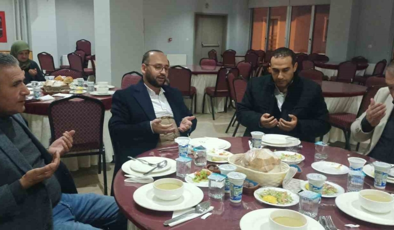 Öksüz ve yetimler için gönülleri ısıtan iftar