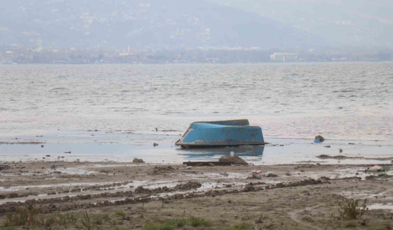 Yağışlar Sapanca Gölü’nde seviyeyi artırdı ancak risk hala devam ediyor