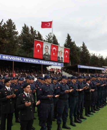 Çanakkale’de eğitimleri tamamlanan acemi erler yemin etti