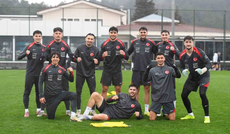 Ümit Milli Futbol Takım, hazırlıklarını yağmur altında sürdürdü