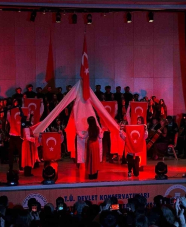 Liselilerden "Korkma, Gençliğin Ruhu Burada" gösterisi