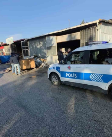 Edirne Sanayi Sitesi’ndeki korkutan yangındaki hasarın boyutu gün ağarınca ortaya çıktı