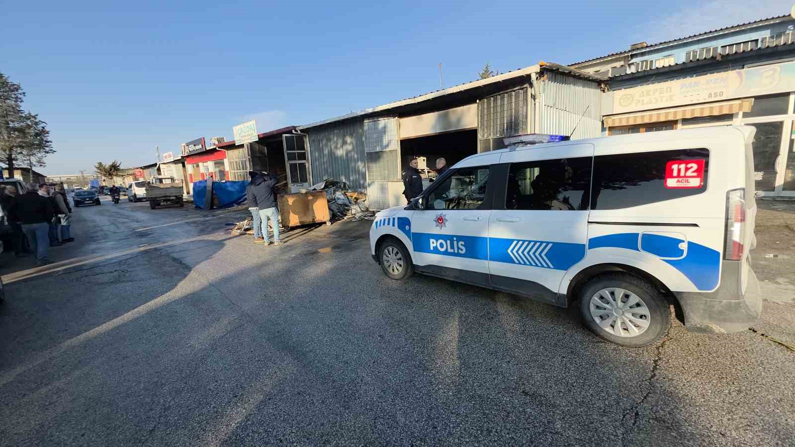 Edirne Sanayi Sitesi’ndeki korkutan yangındaki hasarın boyutu gün ağarınca ortaya çıktı