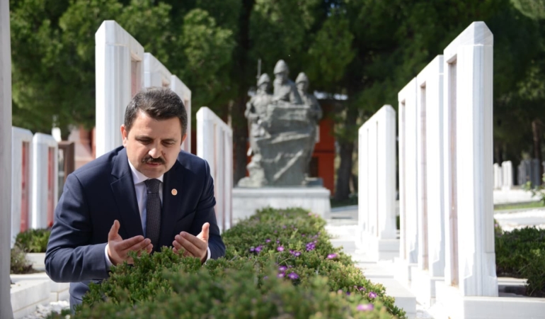 Gelibolu Tarihi Alan Başkanı Kaşdemir: "Çanakkale ruhu, bu aziz milletin kalbinde ebediyen var olsun"