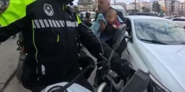 Bahçelievler’de motorize zabıta ekibi yaralı 3 aylık bebek için seferber oldu