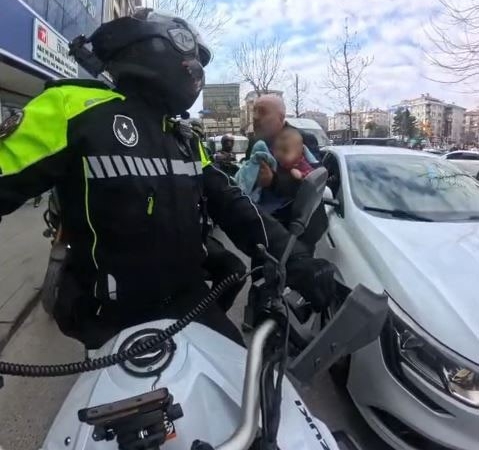 Bahçelievler’de motorize zabıta ekibi yaralı 3 aylık bebek için seferber oldu