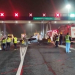 Kuzey Marmara Otoyolu Kurnaköy gişelerinde otomobil takla attı: 2 yaralı