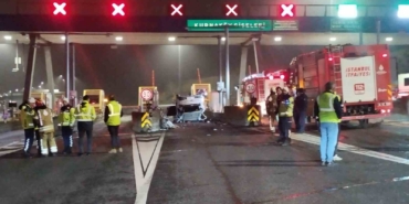 Kuzey Marmara Otoyolu Kurnaköy gişelerinde otomobil takla attı: 2 yaralı