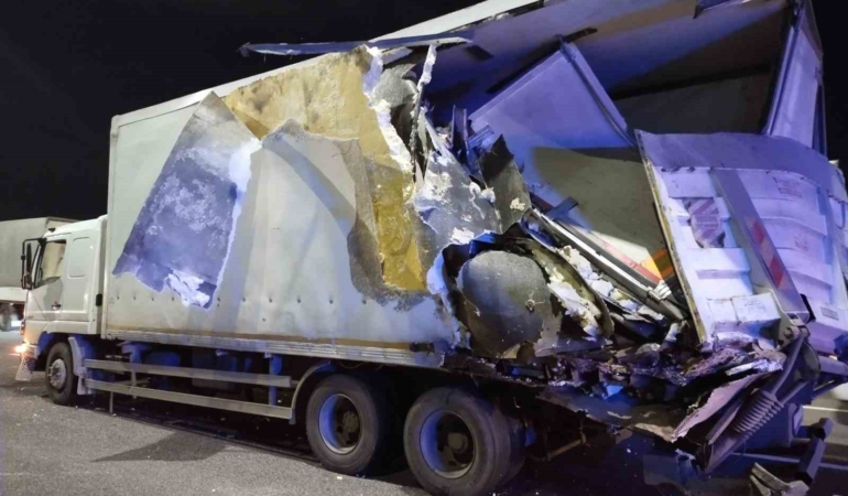 Kuzey Marmara Otoyolu’nda yolcu otobüsü tıra çarptı: 10 yaralı