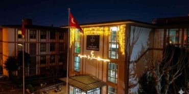 İstanbul’da bu yıl okulların sadece içi değil, dışı da Ramazan’la aydınlandı