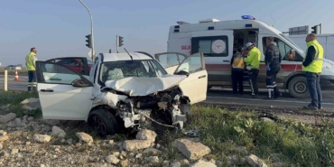 Edirne’de otomobil ile pikap çarpıştı: 3 yaralı