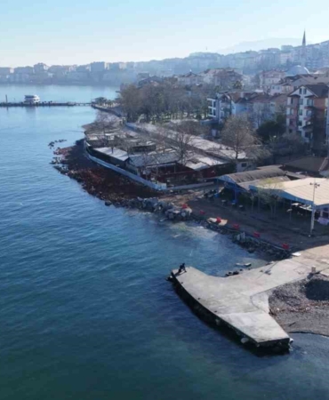 Değirmendere sahiline taşkınlara karşı dalgakıran inşa ediliyor