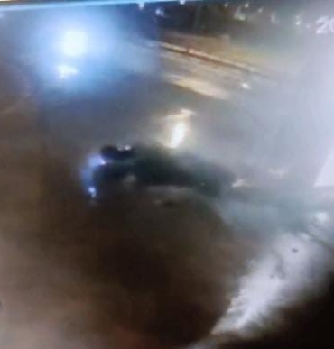 Kontrolden çıkan otomobil reklam panosuna çarptı: 1 ölü, 2 yaralı