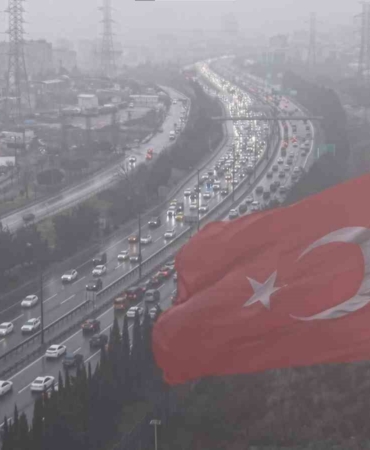Çamlıca Gişeleri’nde dönüş yoğunluğu havadan görüntülendi