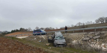 Direksiyon hâkimiyetini kaybeden sürücü tarlaya uçtu: 1 yaralı