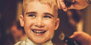 Çocukların bayram tıraşı muhtardan..!