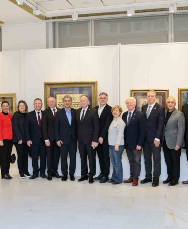 ‘Zer-i nab’ tezhip sergisi Bursa’da ziyarete açıldı