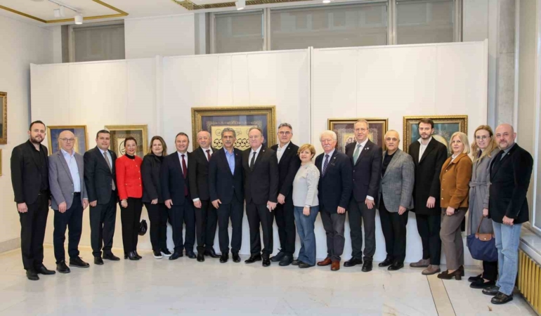 ‘Zer-i nab’ tezhip sergisi Bursa’da ziyarete açıldı