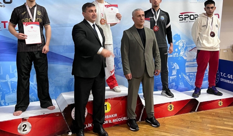 Çayırovalı kick boksçular Diyarbakır’dan 2 madalyayla döndü