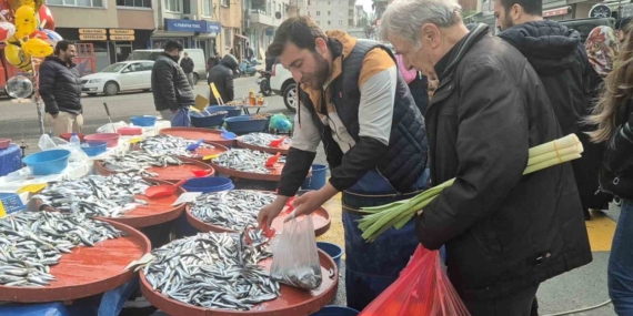 Tekirdağ’da hamsi 50 TL’ye düştü