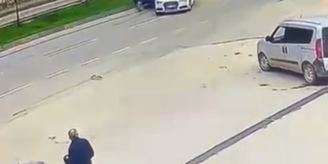 Sürücüsüz araç trafiğe çıktı, kaza böyle geldi