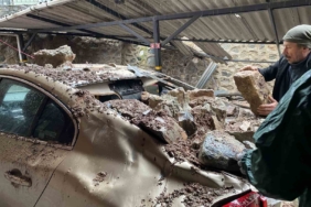 Bursa’da yağışla istinat duvarı çöktü, 3 lüks otomobil zarar gördü