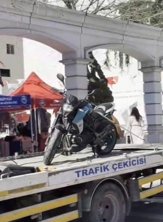 Avcılar’da polis çevirmesine giren motosikletliye 226 bin lira ceza kesildi
