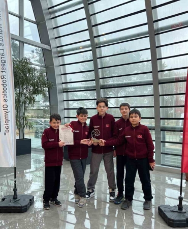 TACEV öğrencileri, robotik olimpiyatlarında Türkiye ikincisi oldu