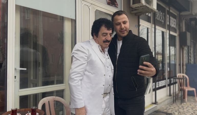 Müslüm Gürses’e benzerliğiyle herkesi şaşırttı, görenler dönüp bir daha baktı