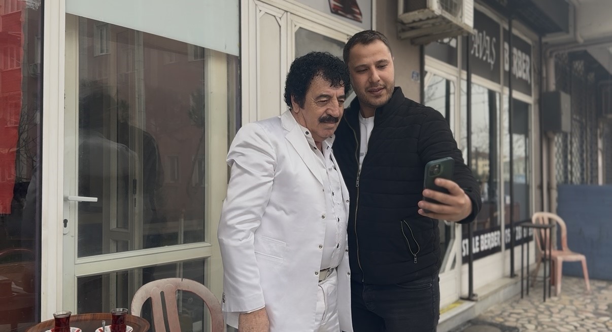 Müslüm Gürses’e benzerliğiyle herkesi şaşırttı, görenler dönüp bir daha baktı