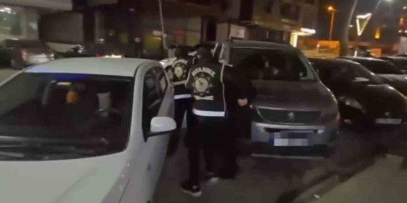 Pendik’te silah ticareti yapan 2 şüpheli gözaltına alındı