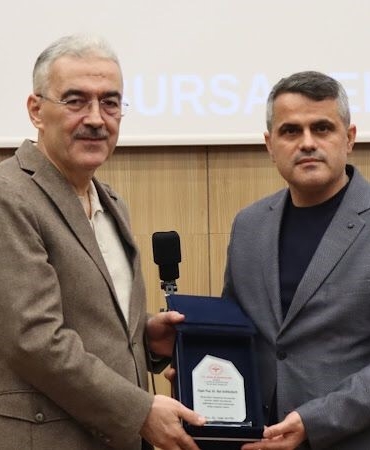 1 yılda 3 bin 766 ameliyat yapan doktora ödül