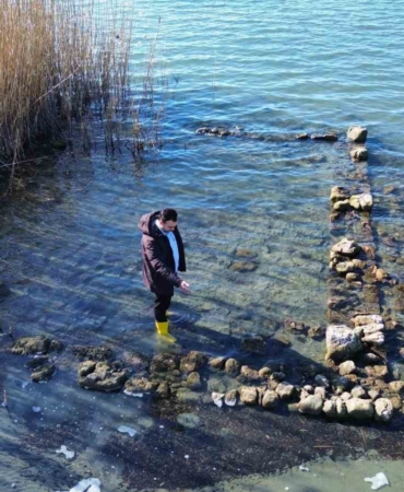 İznik Gölü’nde sular çekildi...Bir tarihi eser günyüzüne çıktı