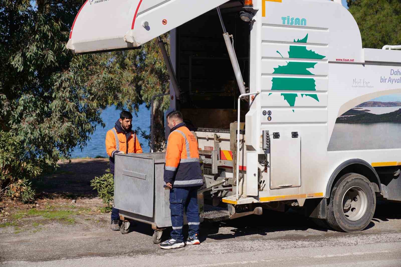 Ayvalık’ta konteynerler yaz öncesi dezenfekte ediliyor