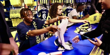 Fenerbahçeli futbolcular Guendouzi, Nene ve Cherif, taraftarlarla buluştu